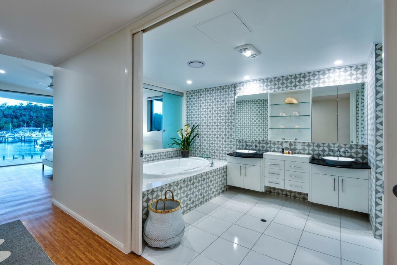 Pavillions Penthouse 25 - Luxury Waterfront Apartment With Private Roof Top Pool And Buggy Hamilton Island Exteriör bild